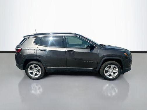 Granite Crystal Metallic Clearcoat 2023 Jeep Compass Latitude