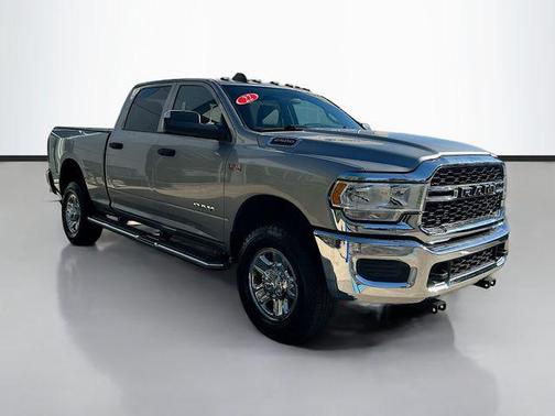 2022 RAM 2500 Tradesman Crew Cab 4x4 6'4' Box