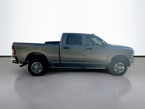 2022 RAM 2500 Tradesman Crew Cab 4x4 6'4' Box