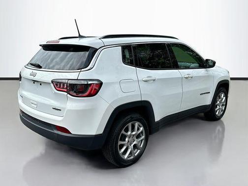Bright White Clearcoat 2022 Jeep Compass Latitude Lux