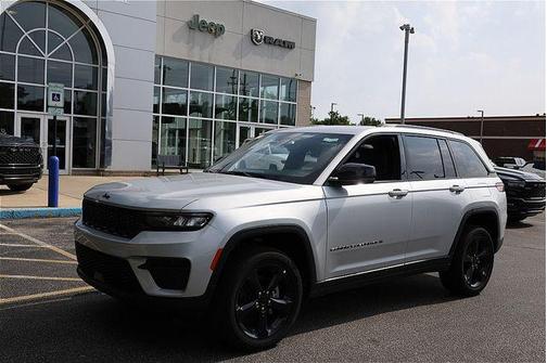 Silver Zynith 2024 Jeep Grand Cherokee Altitude