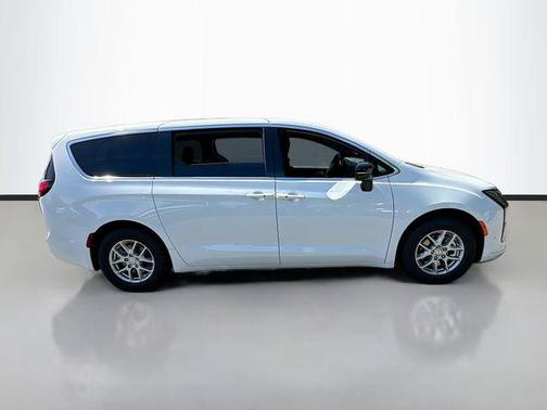 Pw7 2027 Chrysler Pacifica L