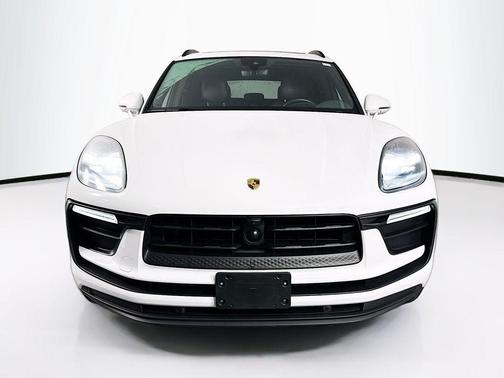 White 2022 Porsche Macan Macan