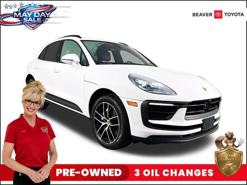White 2022 Porsche Macan Macan
