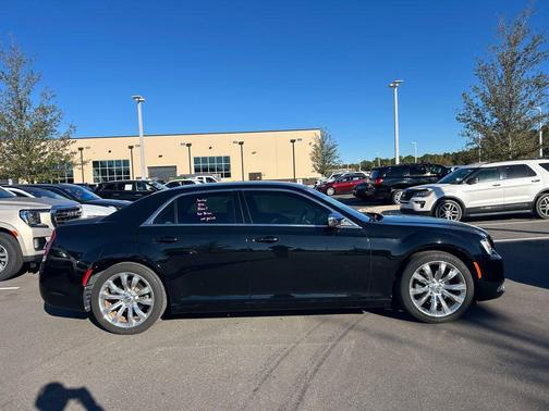 2021 Chrysler 300 Touring