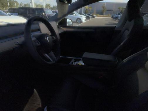 2024 Tesla Model Y Long Range Dual Motor All-Wheel Drive