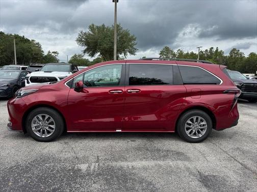 2024 Toyota Sienna XLE 8 Passenger