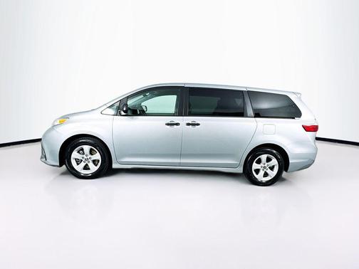 2020 Toyota Sienna SE
