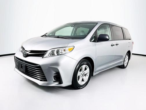 2020 Toyota Sienna SE