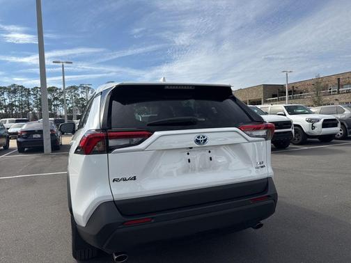 2024 Toyota RAV4 Hybrid XLE