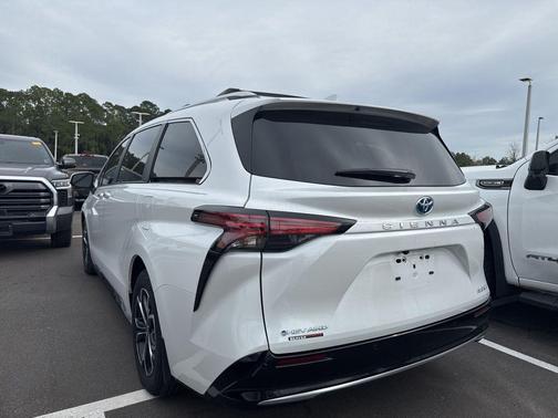 2025 Toyota Sienna Platinum