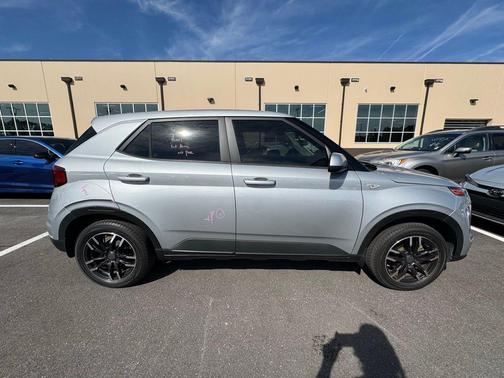 2020 Hyundai VENUE SE