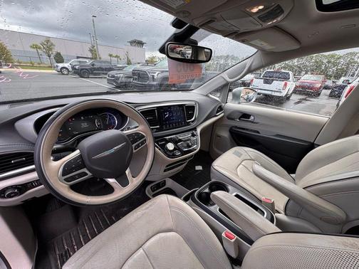 2018 Chrysler Pacifica Hybrid Limited