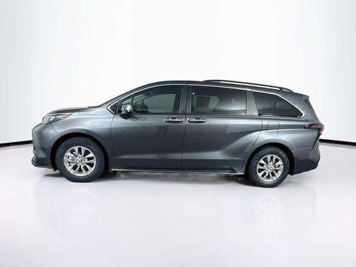 Magnetic Gray Metallic 2025 Toyota Sienna XLE