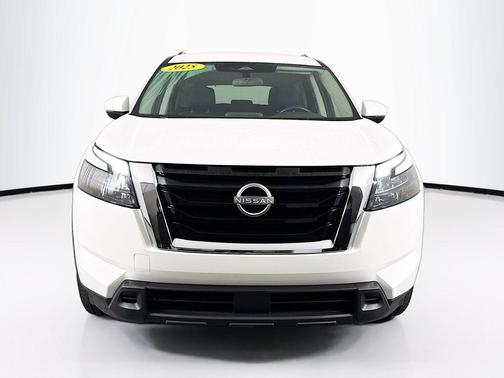 2025 Nissan Pathfinder SV FWD
