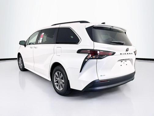 Wind Chill Pearl 2026 Toyota Sienna XLE