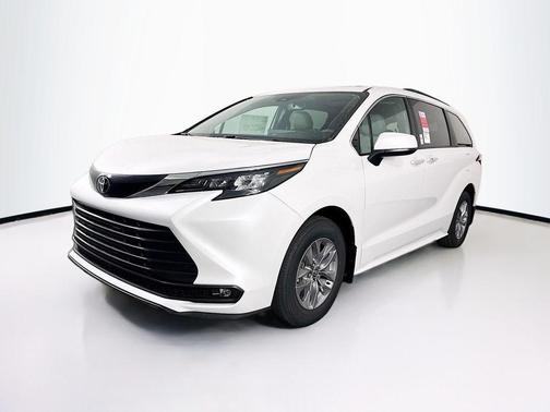 Wind Chill Pearl 2026 Toyota Sienna XLE
