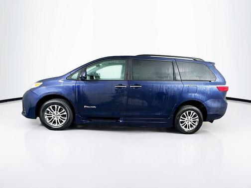 2020 Toyota Sienna XLE Premium