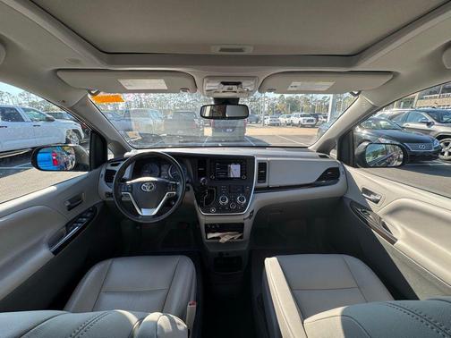 2020 Toyota Sienna XLE Premium