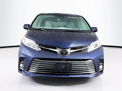 2020 Toyota Sienna XLE Premium