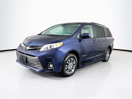2020 Toyota Sienna XLE Premium