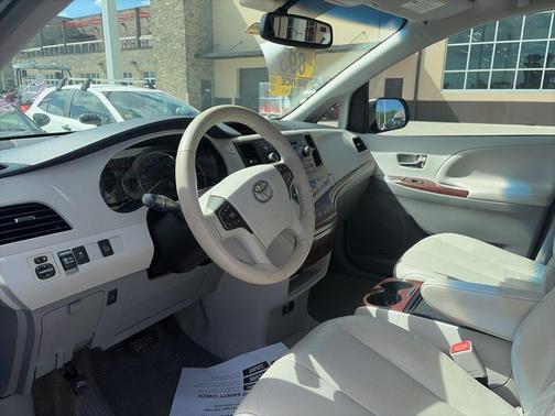 2014 Toyota Sienna XLE