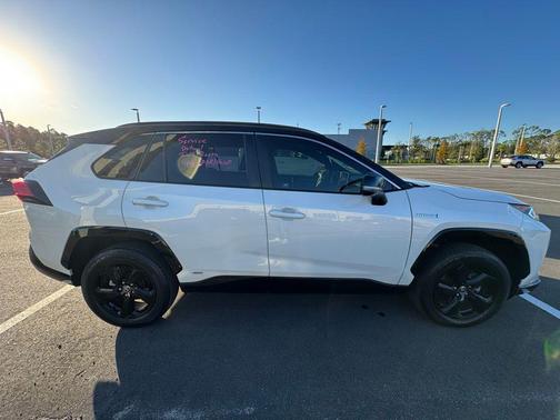 2021 Toyota RAV4 Hybrid SE