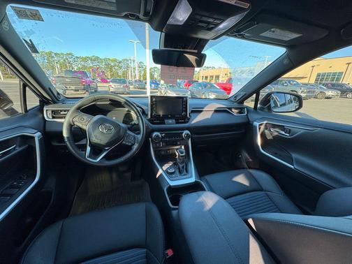 2021 Toyota RAV4 Hybrid SE