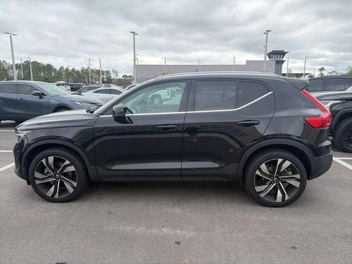 2024 Volvo XC40 B5 Ultimate Bright Theme