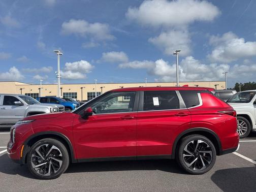 Red Diamond 2024 Mitsubishi Outlander SE 2.5 2WD