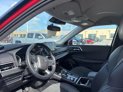 Red Diamond 2024 Mitsubishi Outlander SE 2.5 2WD