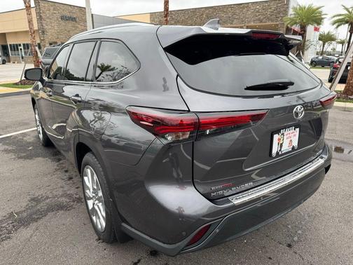 2025 Toyota Highlander Limited