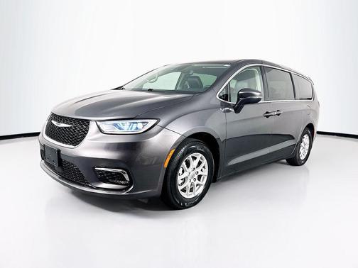Granite Crystal Metallic Clearcoat 2023 Chrysler Pacifica Touring L