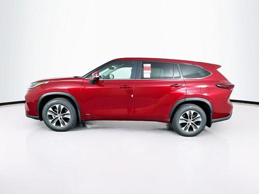 Ruby Flare Pearl 2026 Toyota Highlander Hybrid XLE