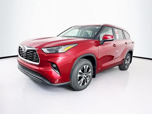 Ruby Flare Pearl 2026 Toyota Highlander Hybrid XLE