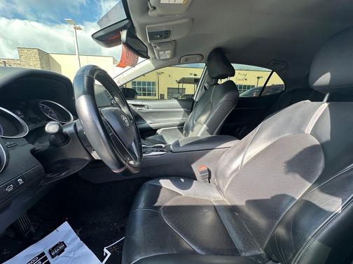 2022 Toyota Camry Hybrid XLE