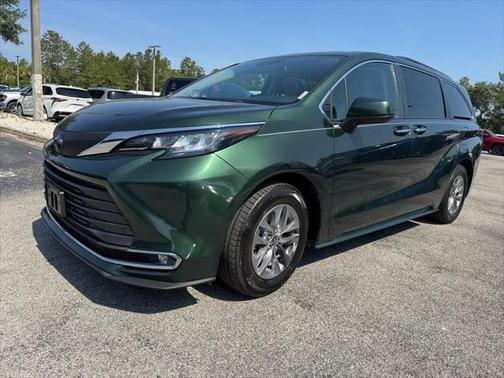 2022 Toyota Sienna XLE 7 Passenger