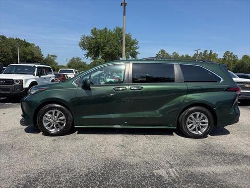 2022 Toyota Sienna XLE 7 Passenger