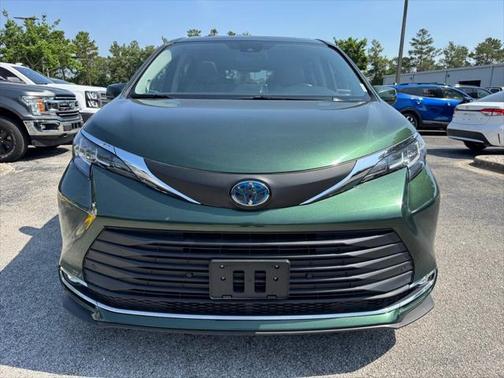 2022 Toyota Sienna XLE 7 Passenger