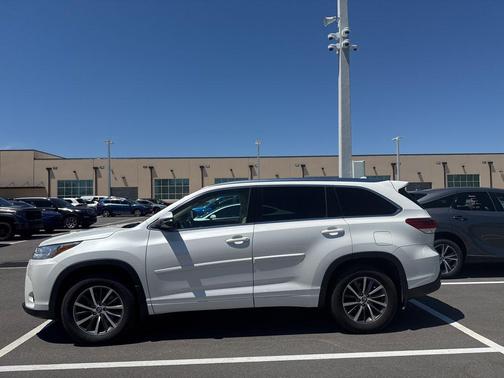 Blizzard Pearl 2018 Toyota Highlander XLE