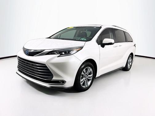 2023 Toyota Sienna Platinum 7 Passenger