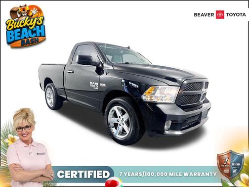 Diamond Black Crystal Pearlcoat 2022 RAM 1500 Classic Express