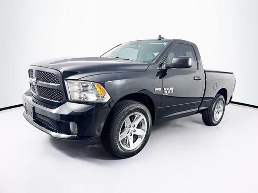 Diamond Black Crystal Pearlcoat 2022 RAM 1500 Classic Express