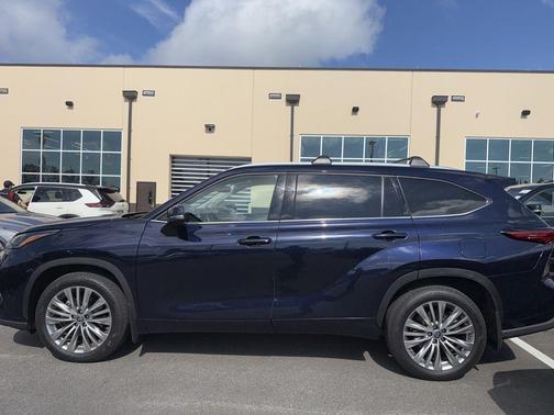 2023 Toyota Highlander Platinum