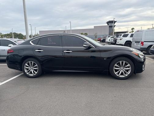 2015 INFINITI Q70 3.7