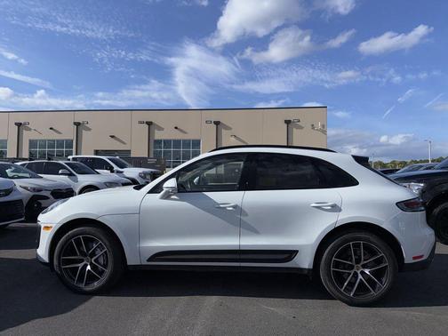 2022 Porsche Macan Base