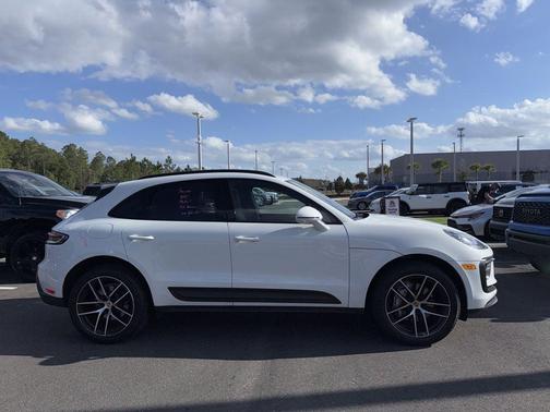 2022 Porsche Macan Base
