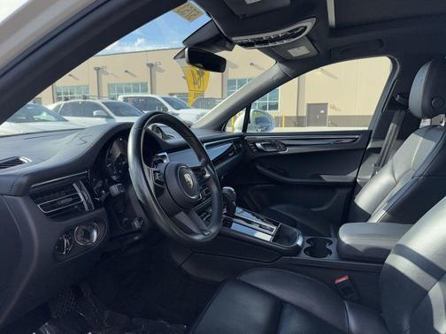 2022 Porsche Macan Base