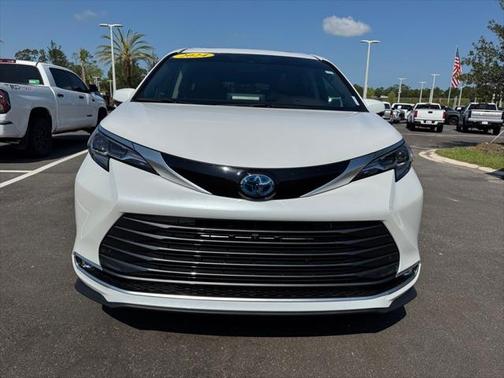 2024 Toyota Sienna Platinum 7 Passenger