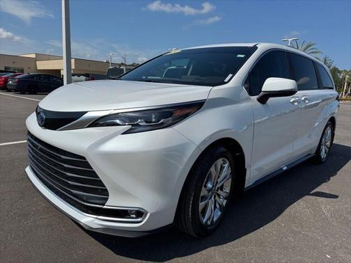2024 Toyota Sienna Platinum 7 Passenger